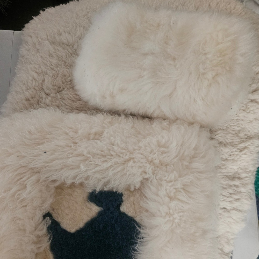 Leather Associated Products New Zealand Sheepskin Rug Pillow 3 pc Set Cream